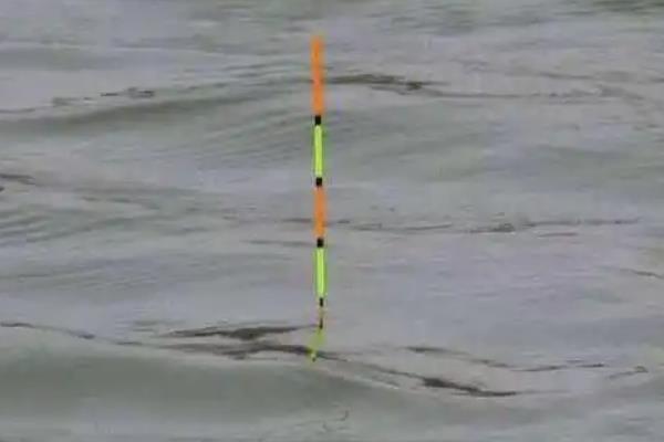 钓鱼漂的绑定方法，主线要穿过太空豆和漂座