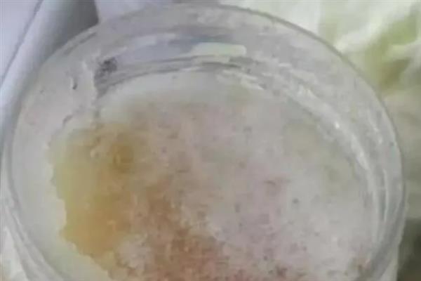 蜂蜜变质后的味道，具有酸味和酒味