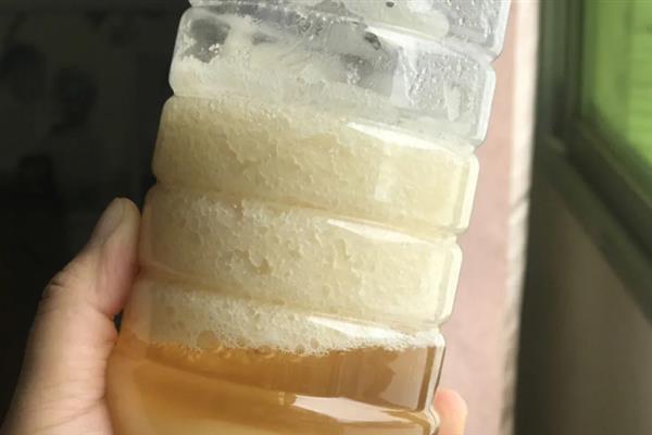 蜂蜜变质后的味道，具有酸味和酒味