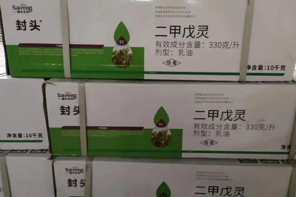 给芦笋除草怎么使用除草通，可在播种后、出苗前兑水喷雾