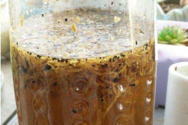养殖百日红怎么防治病虫害，向土壤表面撒生石灰可避免细菌滋生