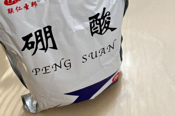 根外追肥的常用肥料，常见的有尿素、过磷酸钙等