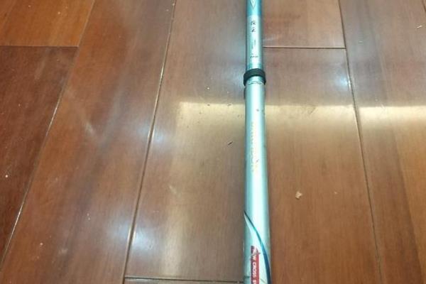 用八工竿钓鲤鱼的效果，溜鲤鱼等大鱼时非常吃力