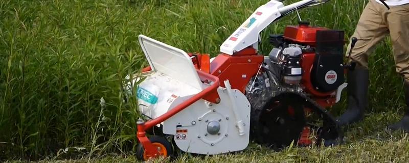 除草机的使用方法，启动前先拉动拉杆手柄5-6下