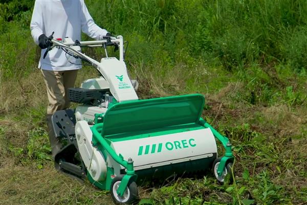 除草机的使用方法，启动前先拉动拉杆手柄5-6下