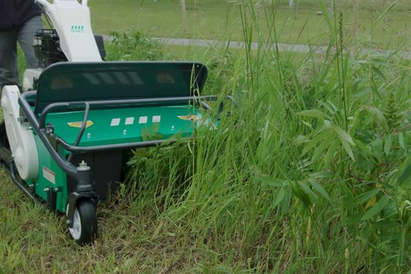 除草机的使用方法，启动前先拉动拉杆手柄5-6下