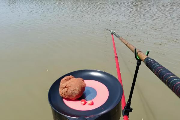 钓鲫鱼最深钓多少米,最深可钓5-6米