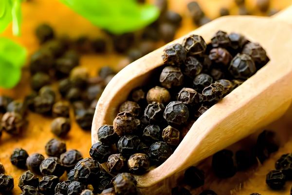 白胡椒和黑胡椒哪个好,根据自己的口味选择