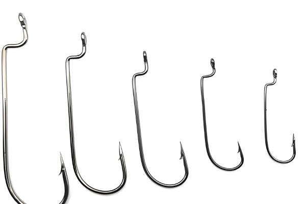 带孔鱼钩的绑线方法，按以下四个步骤进行