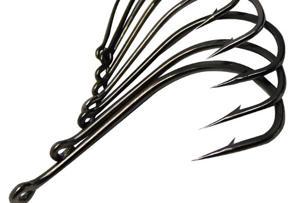 带孔鱼钩的绑线方法，按以下四个步骤进行