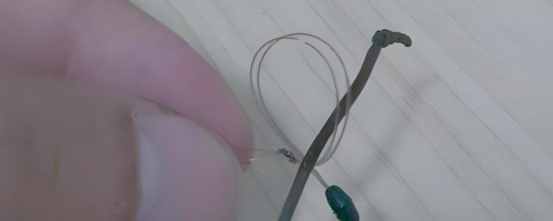 钓鱼怎么绑线，先打结再回扣