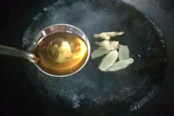 大闸蟹要买公的还是母的，二者的黄金食用时间不同