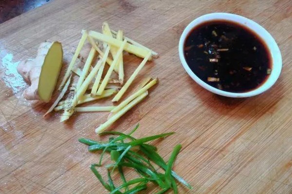 大闸蟹要买公的还是母的，二者的黄金食用时间不同