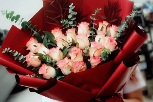 77朵玫瑰花代表的含义，寓意久别重逢的开心与思念