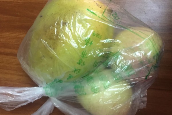 木瓜怎么吃，可熬汤也可做成凉拌青木瓜丝