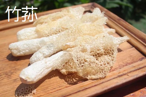 羊肚菌与竹荪有什么区别,前者属于羊肚菌科、后者属于鬼笔科