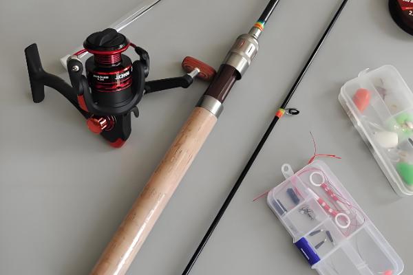 用什么路亚竿钓翘嘴鱼，幻翎、猛禽等品牌值得选择