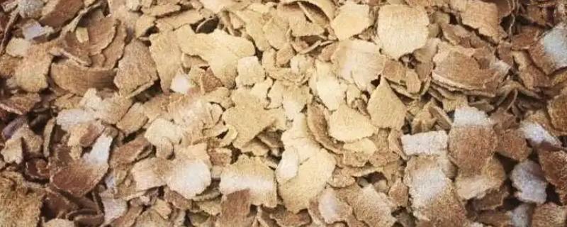 饼肥的简介，是用榨油后剩余的残渣制成的肥料