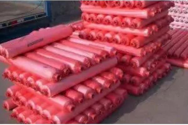 农膜的种类,分为无色透明地膜、黑色地膜等类型