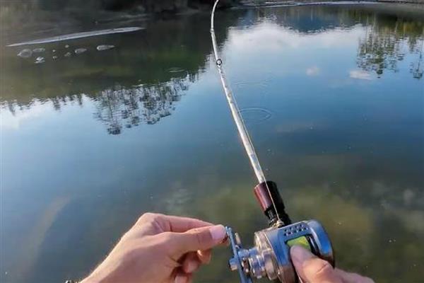 路亚鱼竿要铅坠吗,通常是不用