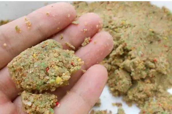 水库草鱼用什么鱼饵钓,推荐自然饵料或者自制饵料