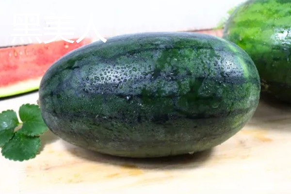 麒麟瓜与黑美人的区别，其外观和果肉均不同