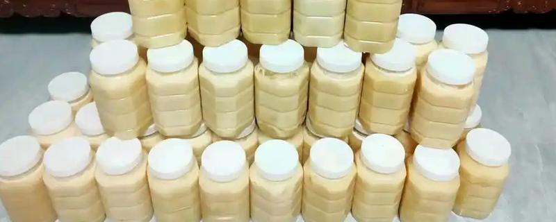 荆条蜜结晶是哪种颜色，多呈乳白色的细颗粒状