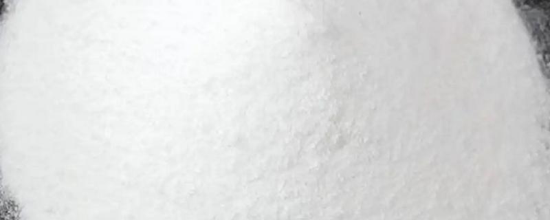 自制硼肥的方法，将硼砂兑水拌匀即可喷施