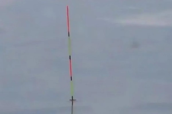 钓鲫鱼是金袖还是赤袖好，根据自己的习惯来选择