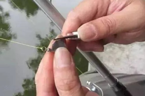 钓鲫鱼是金袖还是赤袖好，根据自己的习惯来选择