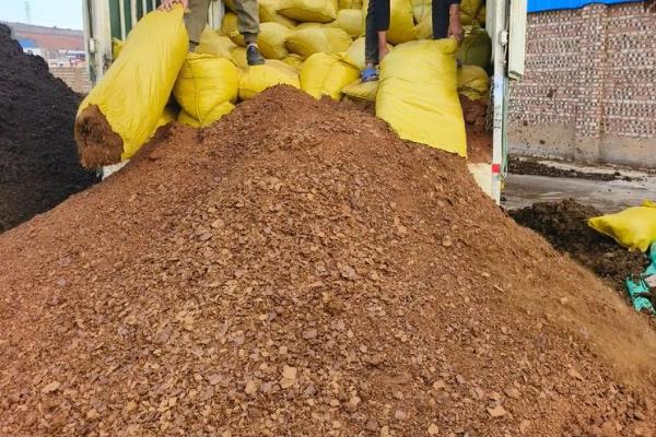 养牛场牛粪的处理方式,可建设沼气池