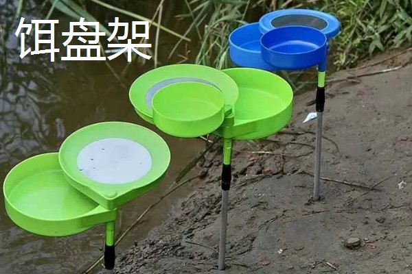 钓鱼箱装配件的方法，鱼竿安装在钓鱼箱右侧