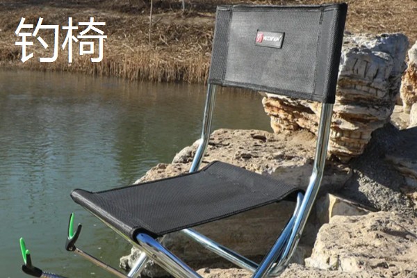 钓鱼箱装配件的方法，鱼竿安装在钓鱼箱右侧