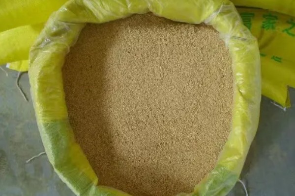 猪吃什么饲料才长得快，吃配合饲料长得快