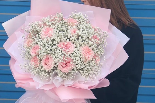 11朵粉色玫瑰的花语，寓意用心去爱、珍贵友情等