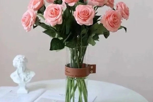 11朵粉色玫瑰的花语，寓意用心去爱、珍贵友情等