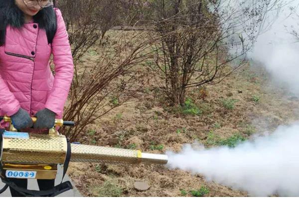 使用氟磺胺草醚要注意什么，用量较多或在高温天气下打药容易引发药害