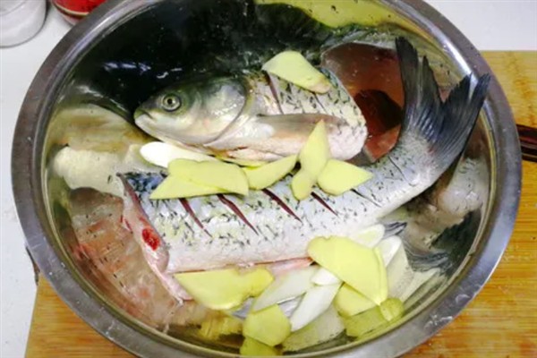 草鱼怎么做才好吃，可采取红烧、水煮等烹制方法