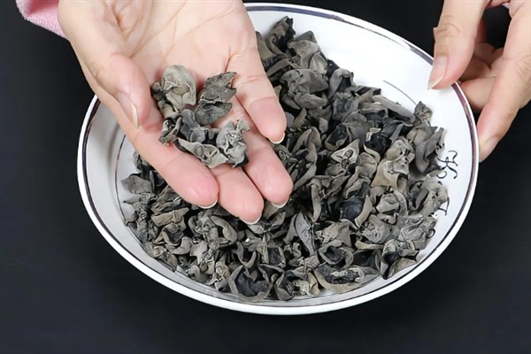 木耳贮藏期怎么防治害虫，采取以下4种措施可以有效防治