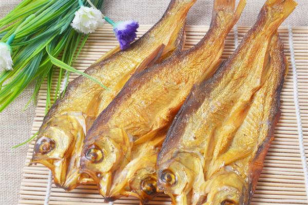 湖南湘乡的土特产，有湘乡烘糕、火焙鱼等