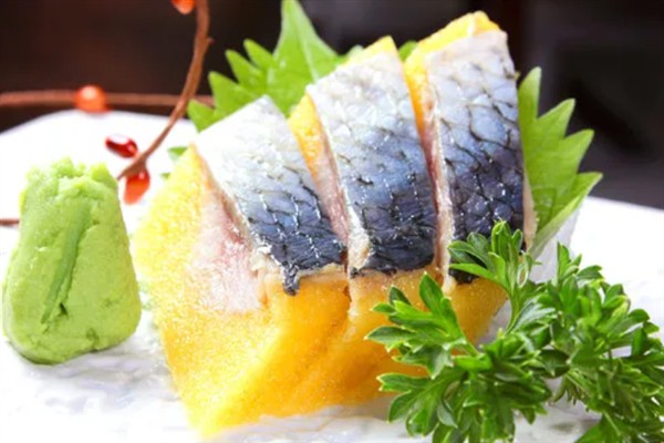 希鲮鱼的简介，是指日本料理中的生鱼片