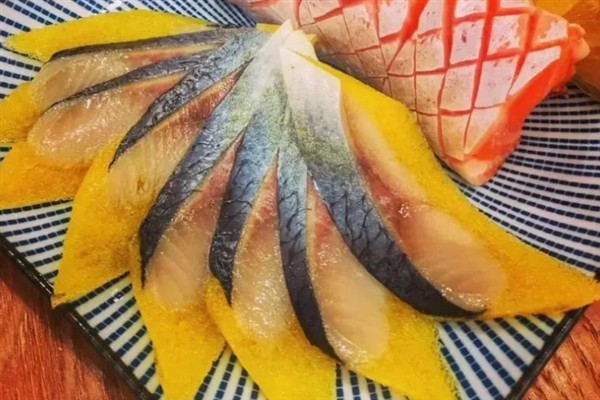 希鲮鱼的简介，是指日本料理中的生鱼片
