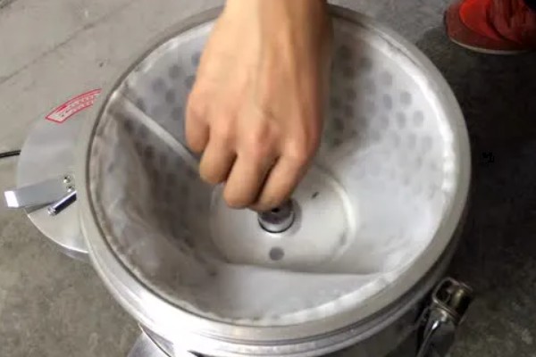 磨粉磨浆机械有哪些类型，常见的有纵摆磨粉机、高压悬辊磨粉机等