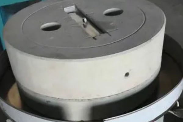 磨粉磨浆机械有哪些类型，常见的有纵摆磨粉机、高压悬辊磨粉机等