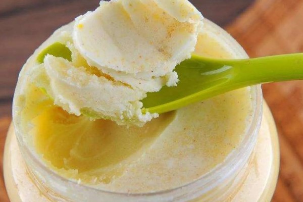 掺了白糖的蜂蜜有哪些特点，其色泽显得黯淡无光