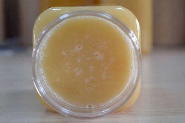 掺了白糖的蜂蜜有哪些特点，其色泽显得黯淡无光