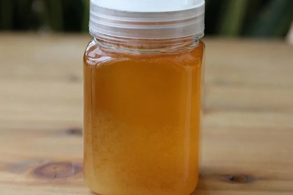 掺了白糖的蜂蜜有哪些特点，其色泽显得黯淡无光