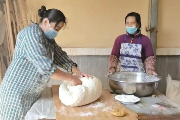 小寒有什么习俗，民间有吃黄芽菜、探梅等活动