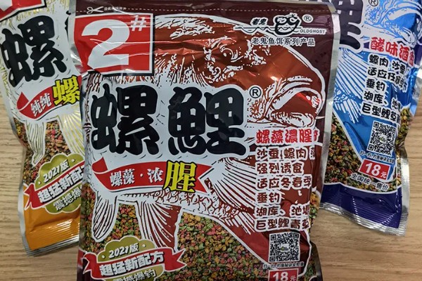 钓鲤鱼用什么饵料，推荐自然饵、商品饵等