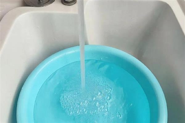 鱼缸里的水怎么抽出来,可以用专门的水泵